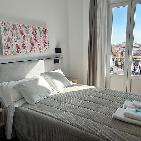 Hostal Besaya Madrid Exterior foto