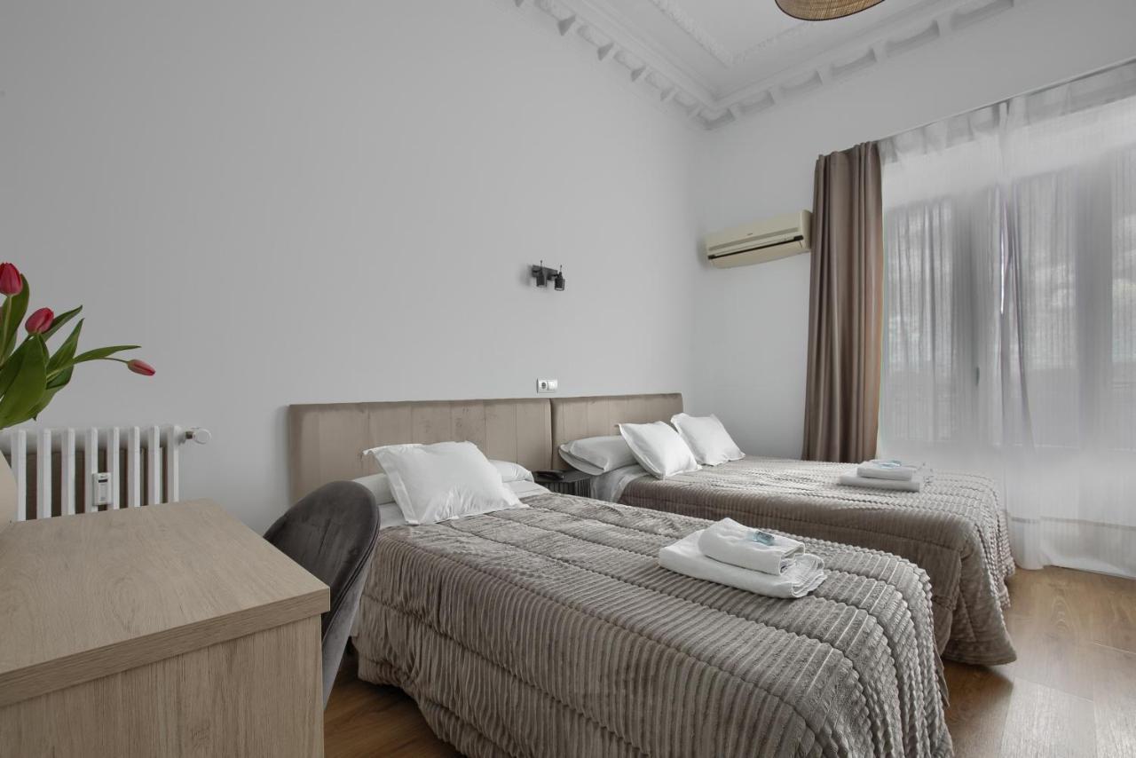 Hostal Besaya Madrid Exterior foto