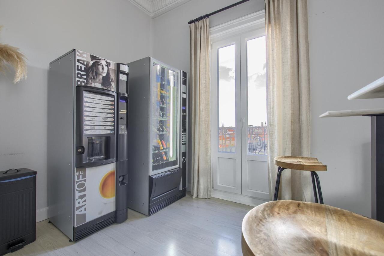 Hostal Besaya Madrid Exterior foto