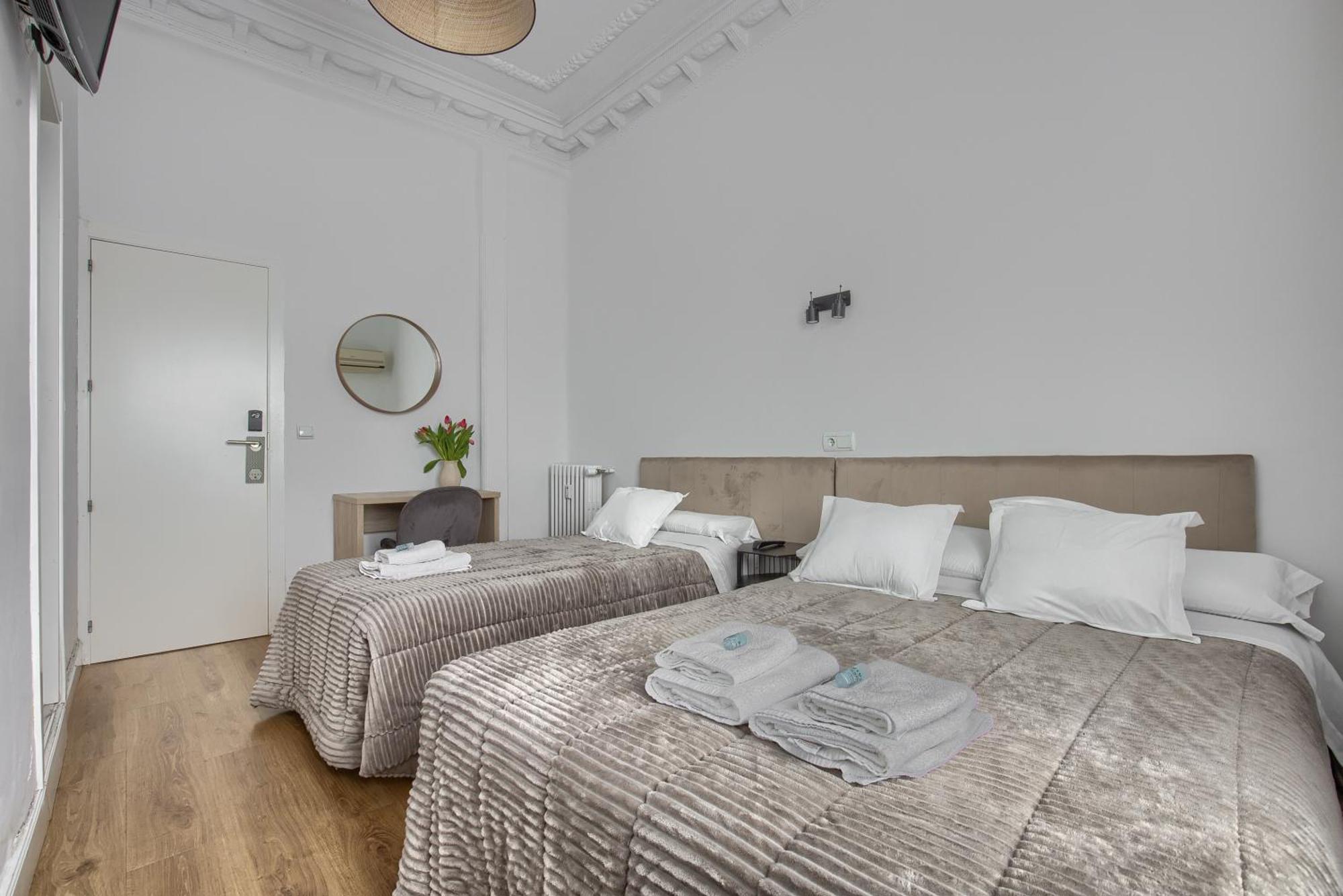 Hostal Besaya Madrid Exterior foto