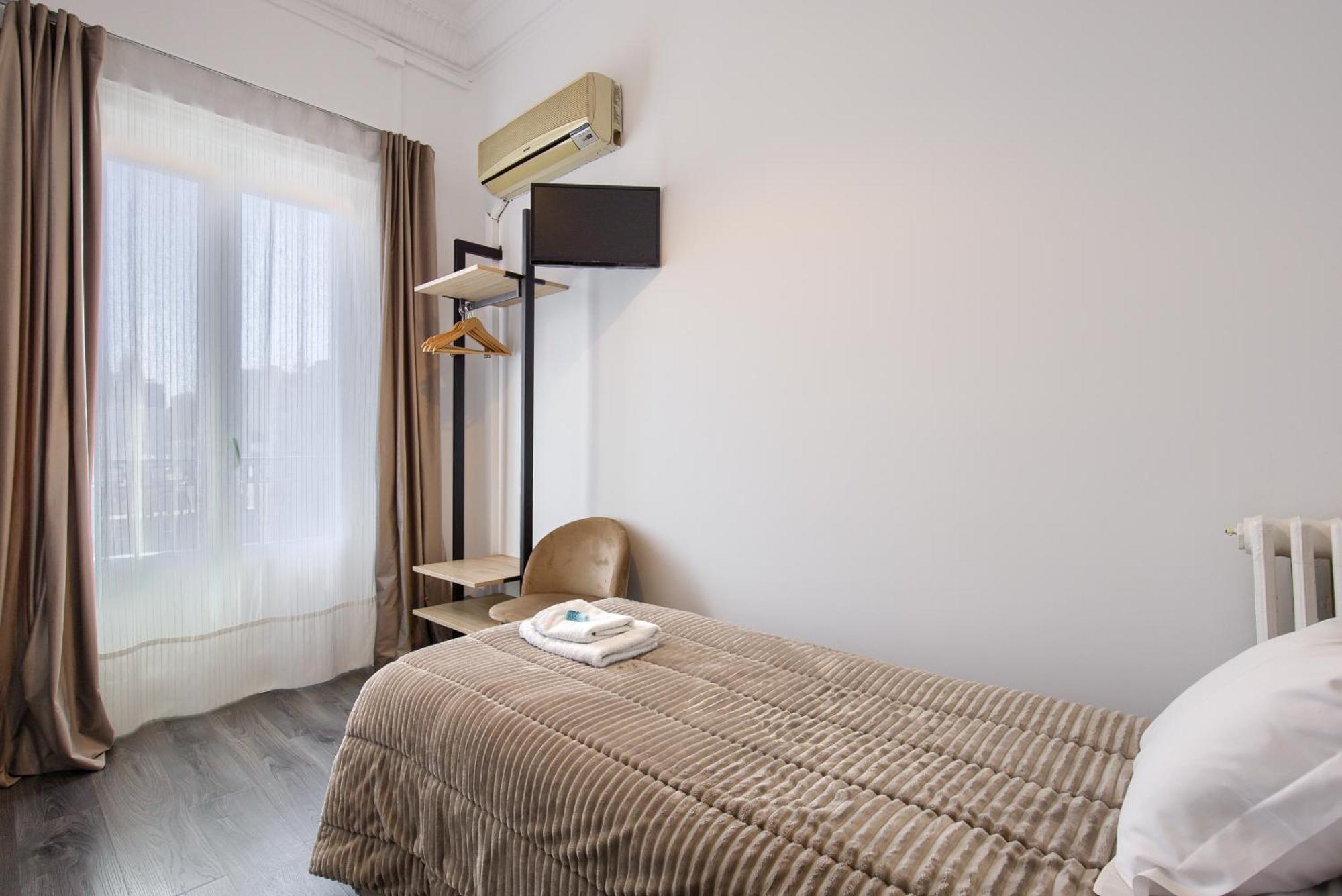 Hostal Besaya Madrid Exterior foto