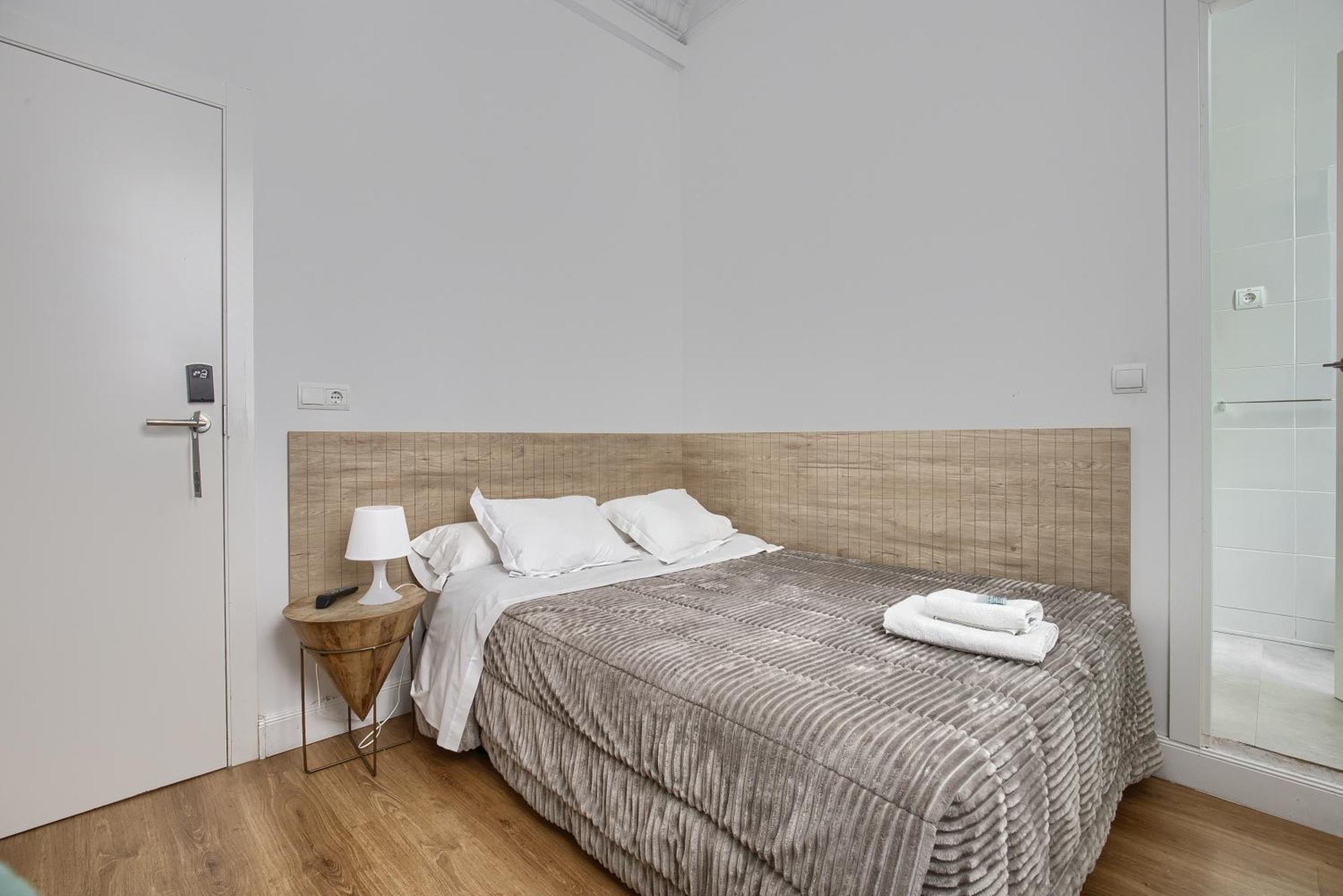 Hostal Besaya Madrid Exterior foto