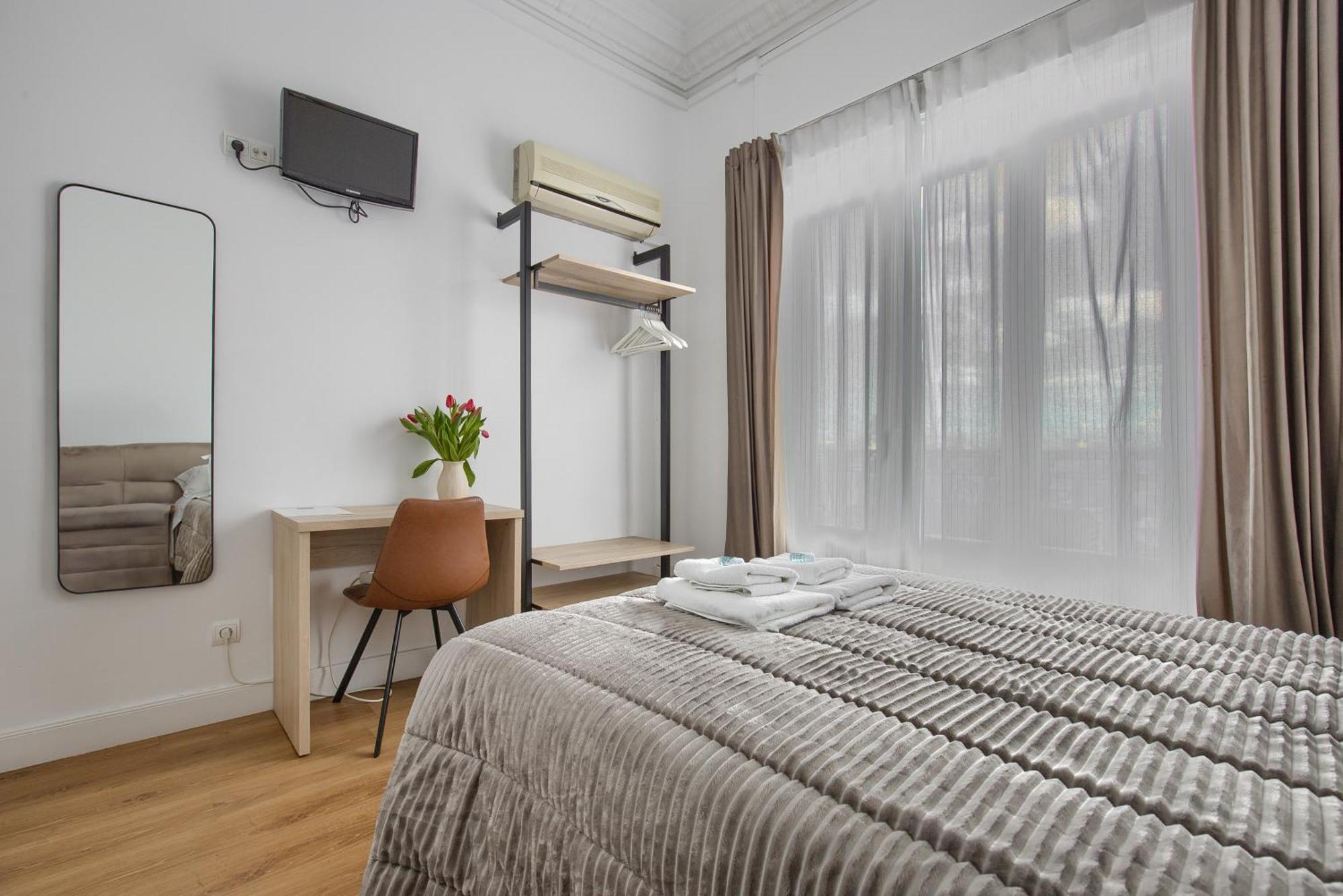Hostal Besaya Madrid Exterior foto