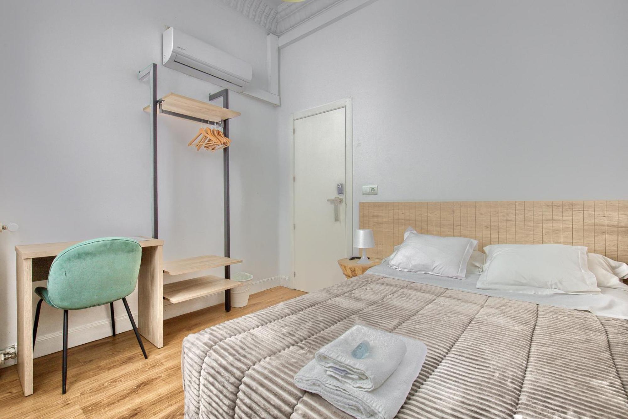 Hostal Besaya Madrid Exterior foto