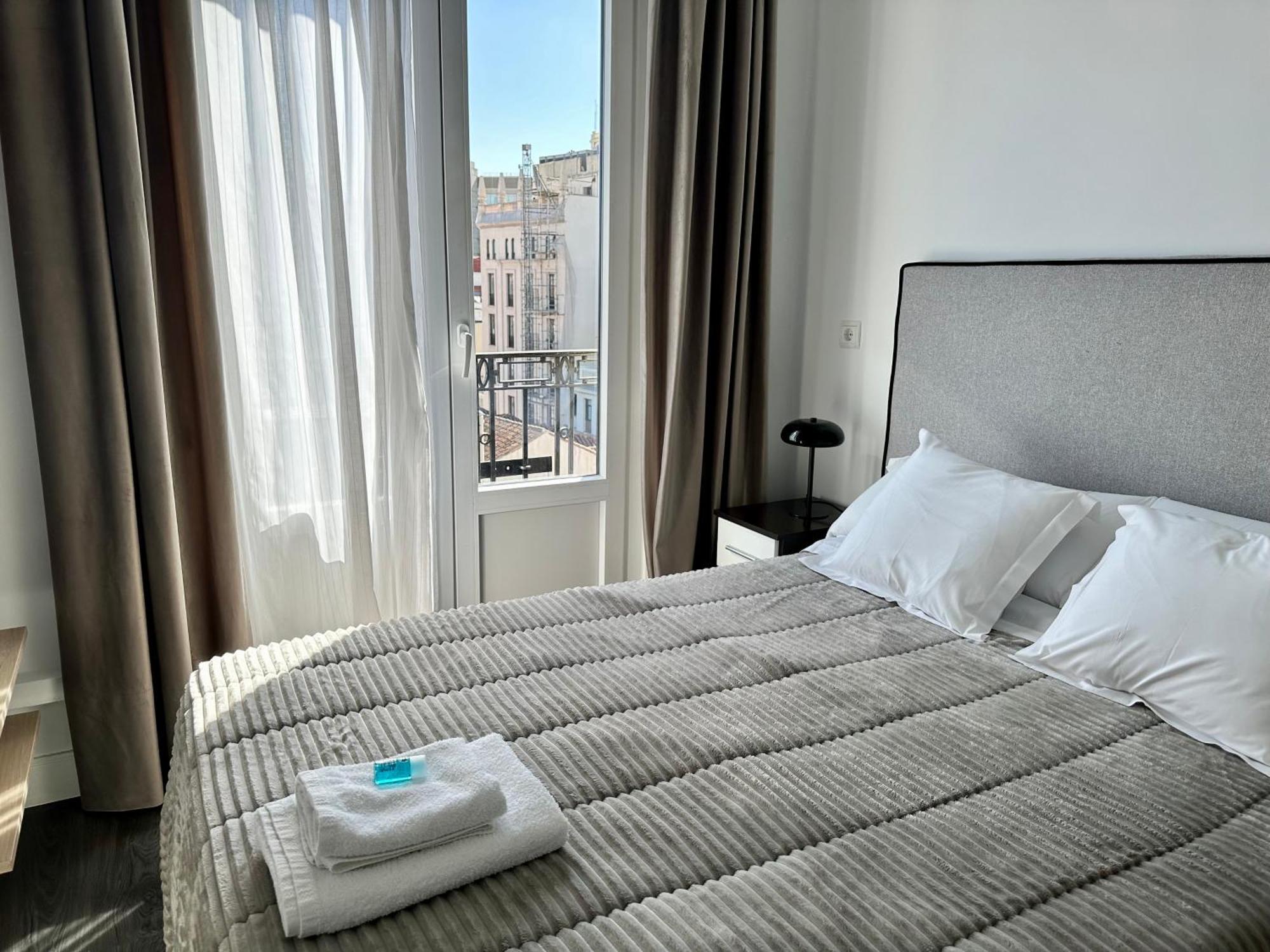 Hostal Besaya Madrid Exterior foto