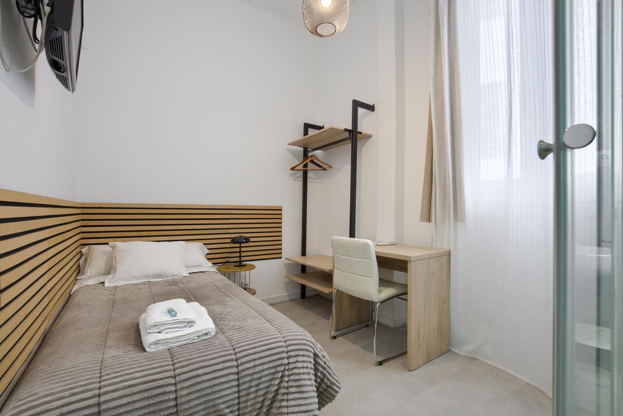 Hostal Besaya Madrid Exterior foto