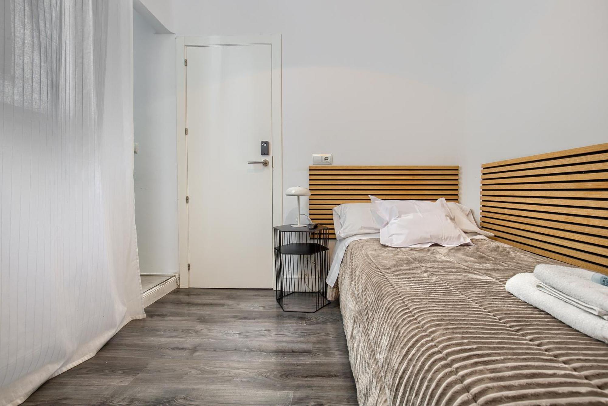 Hostal Besaya Madrid Exterior foto