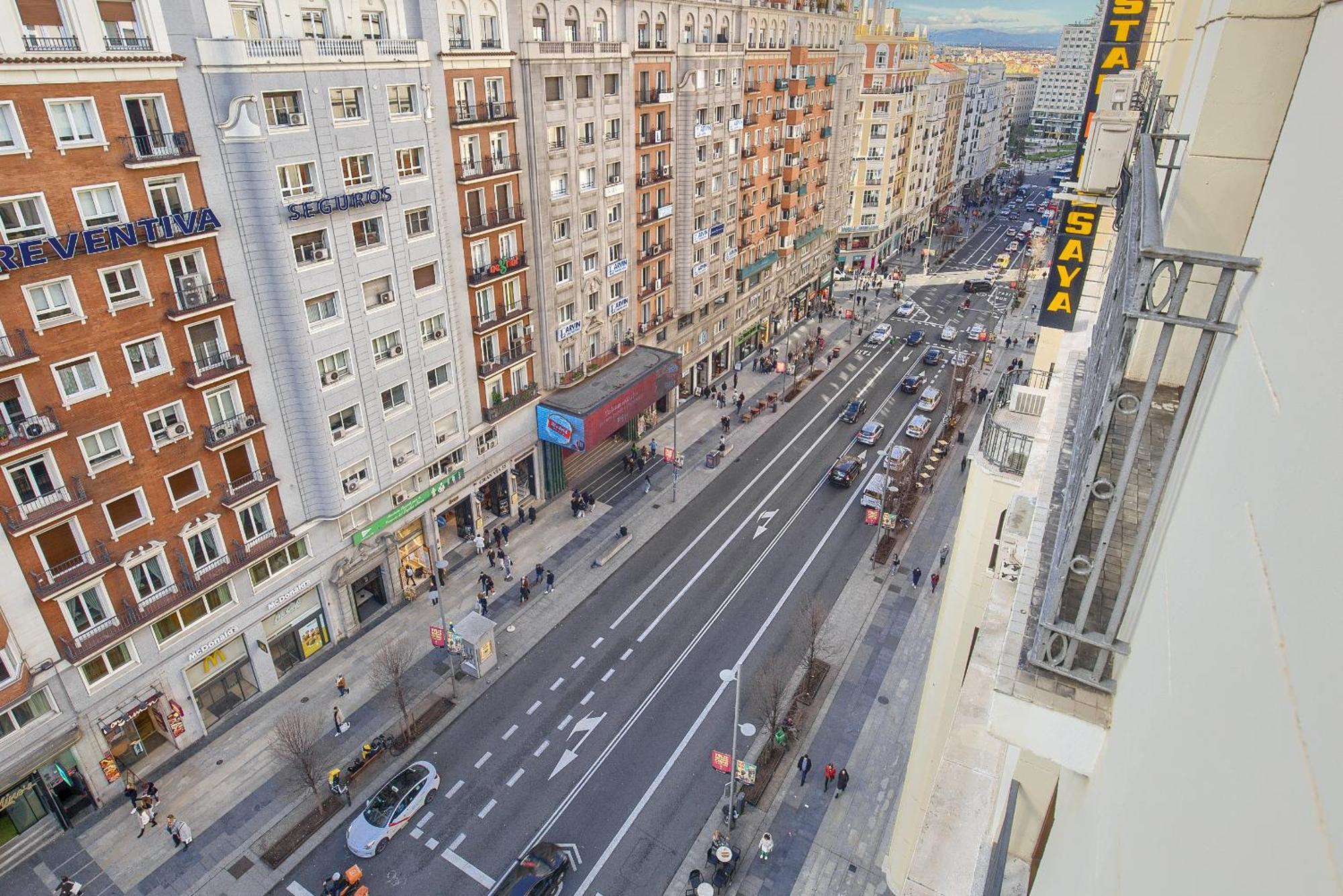 Hostal Besaya Madrid Exterior foto