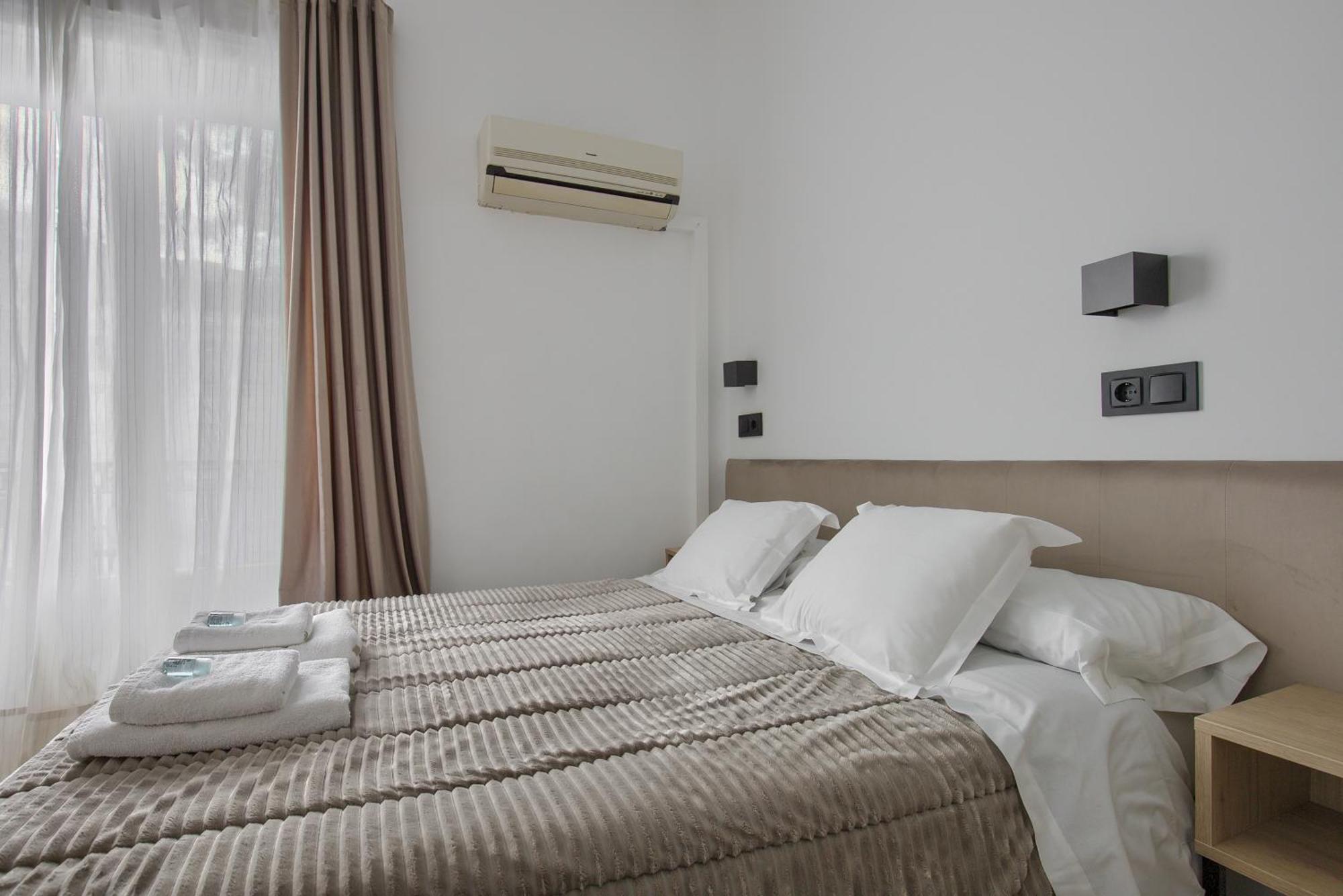 Hostal Besaya Madrid Exterior foto