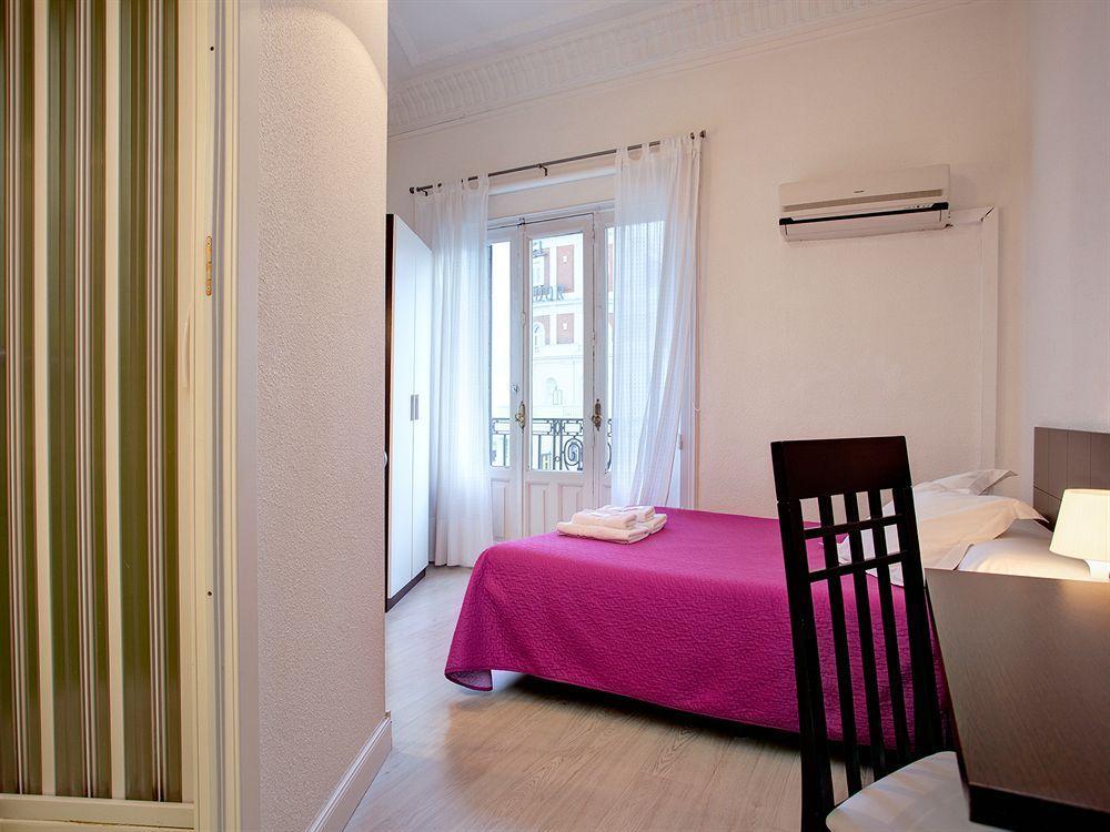 Hostal Besaya Madrid Exterior foto