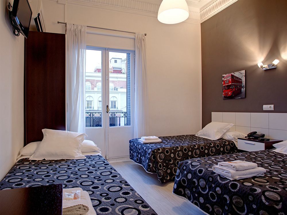Hostal Besaya Madrid Exterior foto